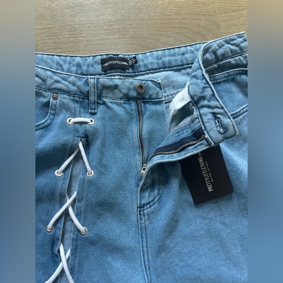 PrettyLittleThing Wide Leg Lace Up Light Wash Denim Jeans Women’s size XL - Picture 5 of 7
